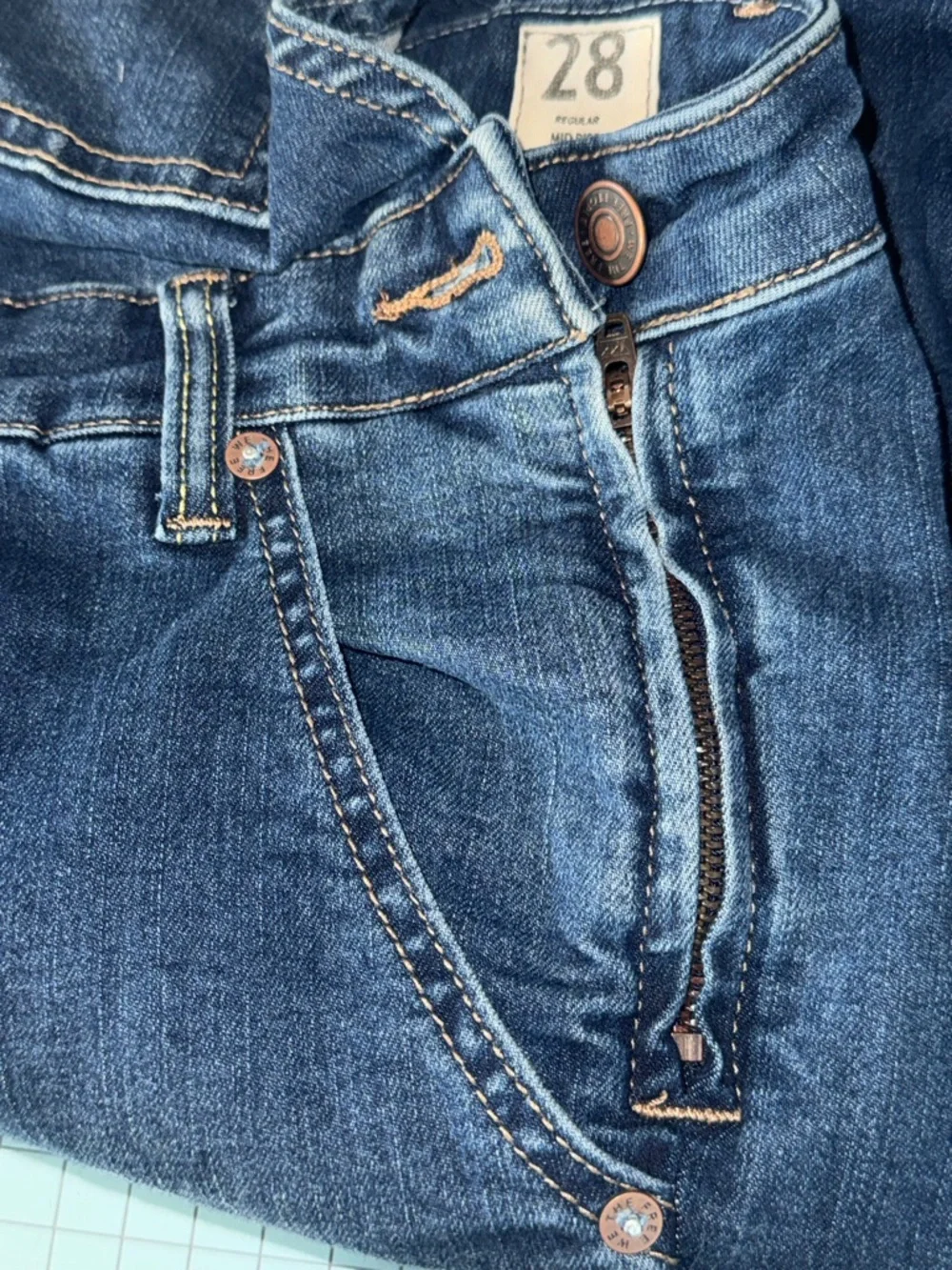 Free People Carly Women’s Dark Blue Denim Overalls Jeans - Flared Leg size 28 - Picture 7 of 8